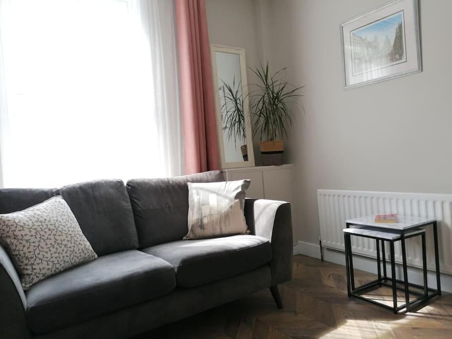 Stunning 3 Bedroom Townhouse In The Heart Of City Belfast Bagian luar foto