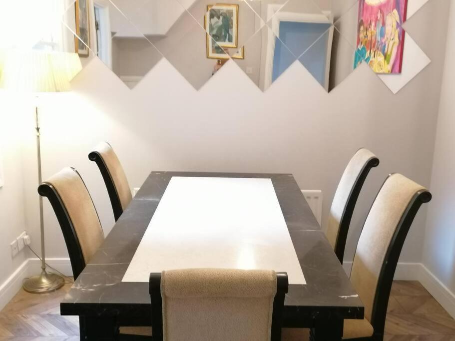 Stunning 3 Bedroom Townhouse In The Heart Of City Belfast Bagian luar foto