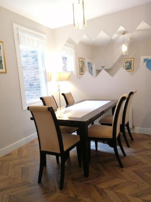 Stunning 3 Bedroom Townhouse In The Heart Of City Belfast Bagian luar foto